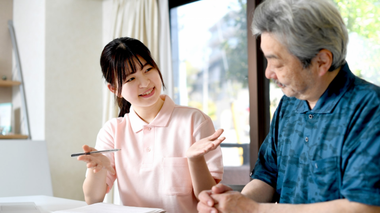 高齢者ケアストレスカウンセラーとは？資格の概要やできること、試験の内容について解説！